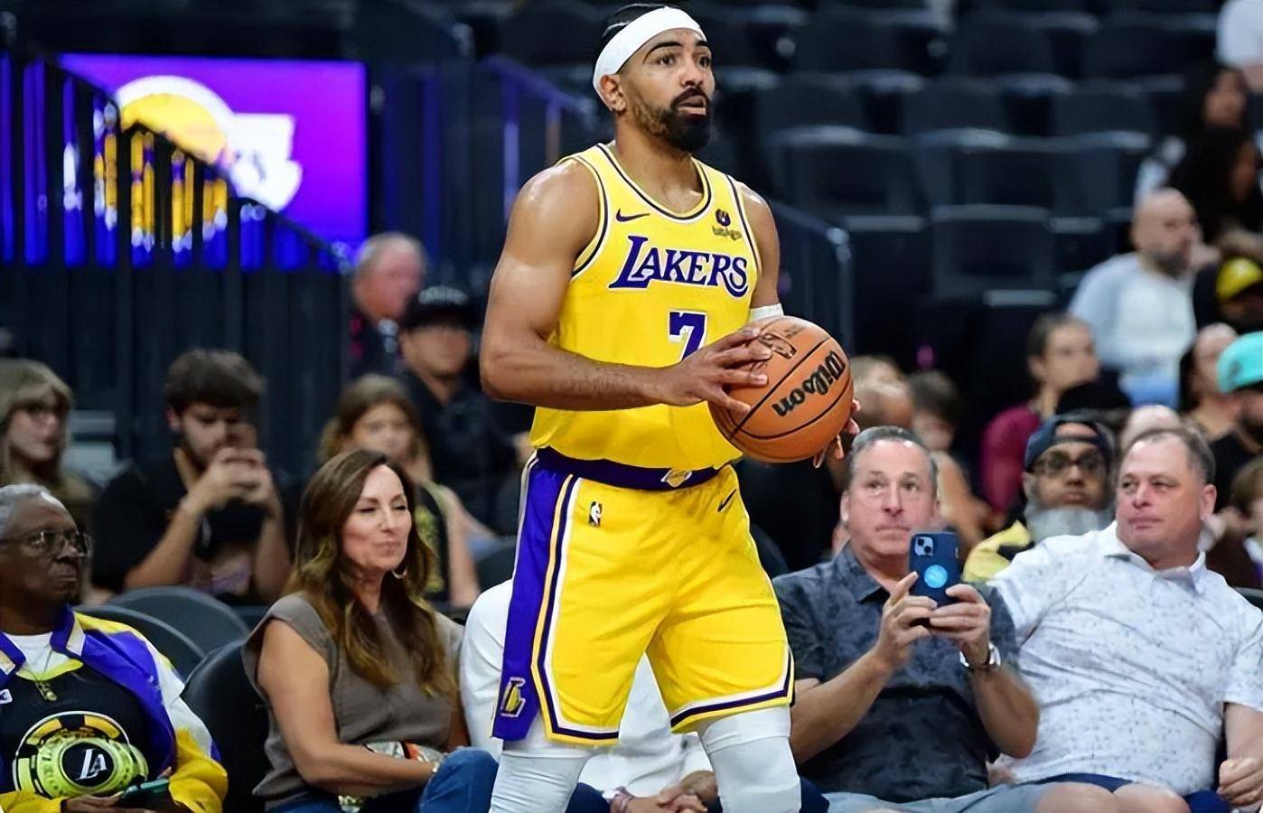 bet365平台 -包含浓眉哥回归赛场，关键助攻首场状态亮眼，塞尔维亚队观众沸腾！的词条